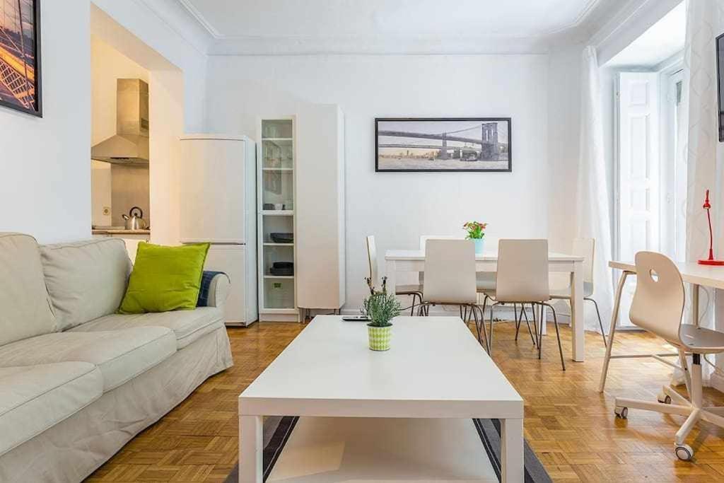 Apartamento Confortable En Atocha Apartment Madrid Bagian luar foto