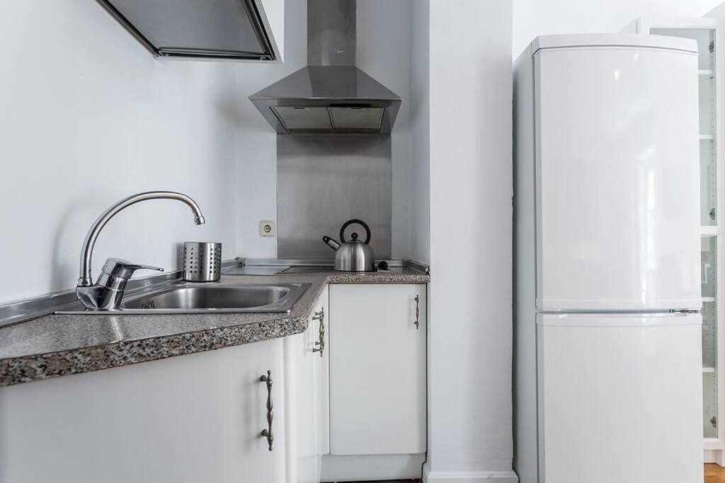 Apartamento Confortable En Atocha Apartment Madrid Bagian luar foto