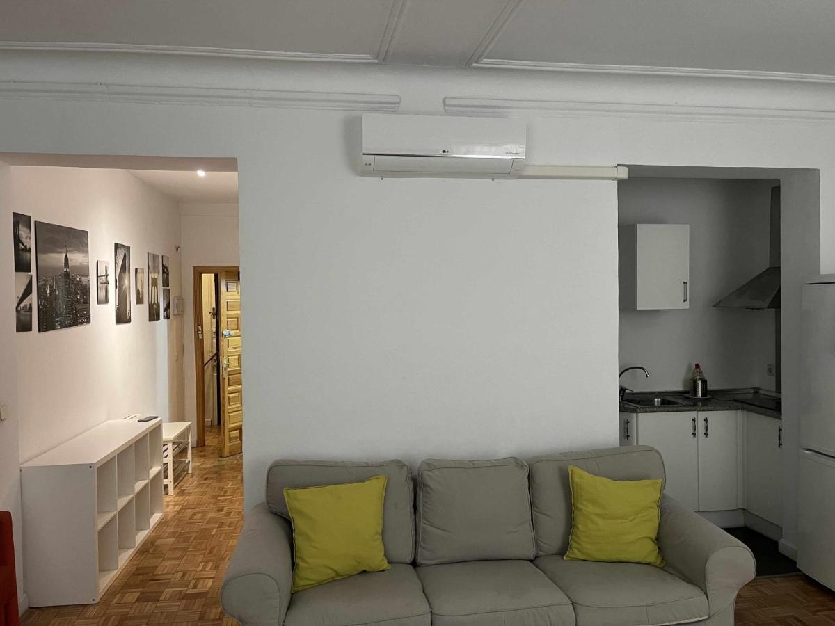 Apartamento Confortable En Atocha Apartment Madrid Bagian luar foto
